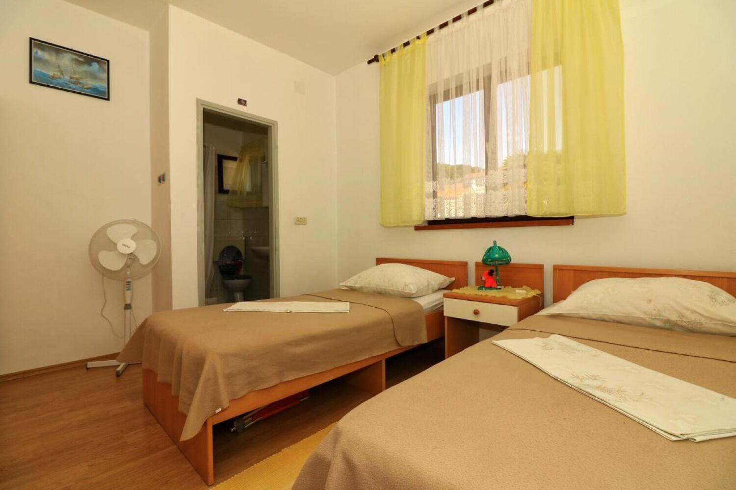 Apartments Slavica - Free Parking Jezera Bagian luar foto