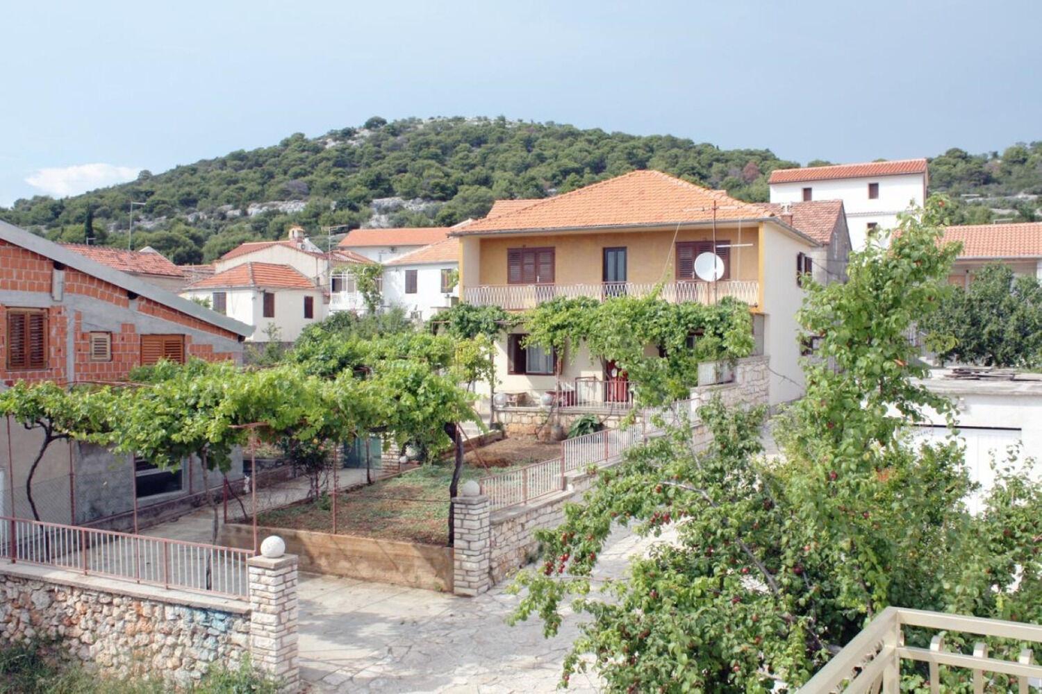 Apartments Slavica - Free Parking Jezera Bagian luar foto